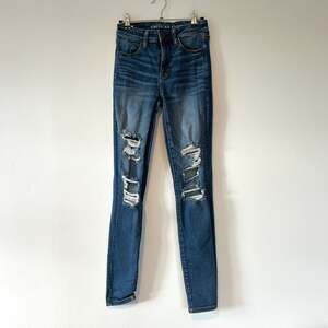 American Eagle Outfitters High-Waisted Distressed Skinny Jeans Size 2 Long